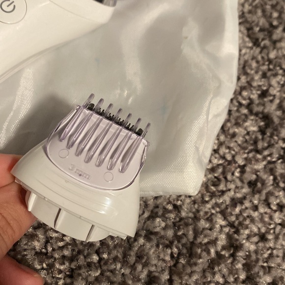 Philips Woman’s Electric Razor! - Picture 3 of 3